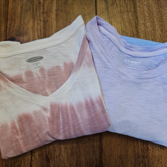 2 Old Navy EverywearT Shirts, Both Tie Dye, Medium, 1 Crew Neck 1 V Neck, Cotton - Picture 1 of 9